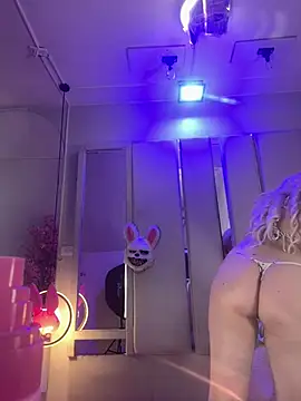 Broklinwhite  online show from June 1, 1:02 pm