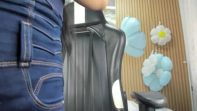 Snapshot of Lili_16 chatting on May 18, 11:05 am Lili 16 online show from May 18, 11:05 am