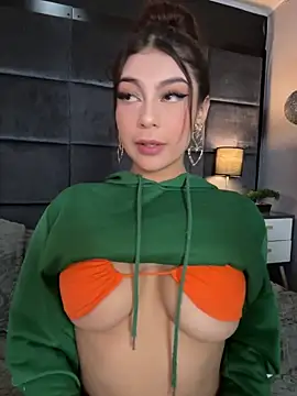 Snapshot of CHERRYY_BOMB_ chatting on October 13, 10:48 am CHERRYY BOMB online show from October 13, 10:48 am