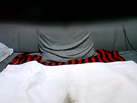 Snapshot of cutey-smile chatting on March 13, 1:43 am cutey-smile online show from March 13, 1:43 am