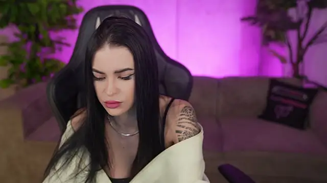 Tina Breeze online show from April 4, 10:35 am