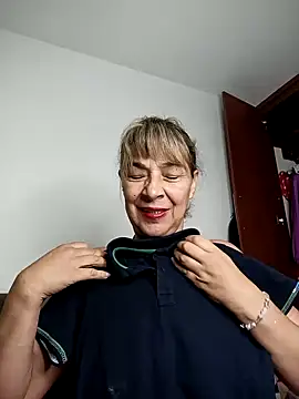 Snapshot of biancchi chatting on January 3, 1:48 am biancchi online show from January 3, 1:48 am