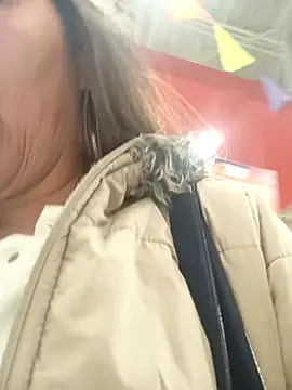 Snapshot of biancchi chatting on February 19, 12:25 am biancchi online show from February 19, 12:25 am