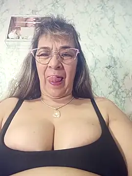 Snapshot of biancchi chatting on October 13, 9:53 am biancchi online show from October 13, 9:53 am