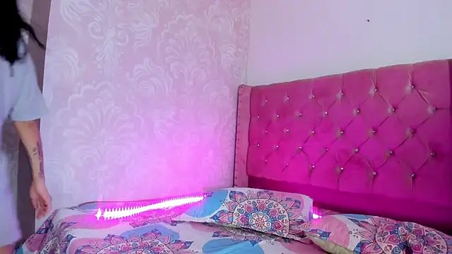 Snapshot of KittyNicolle chatting on December 7, 1:07 pm KittyNicolle online show from December 7, 1:07 pm