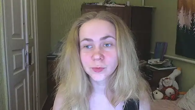 Riley Roo online show from March 9, 6:32 pm