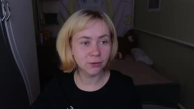 Riley Roo online show from April 3, 8:45 am