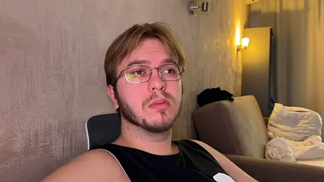 Snapshot of kiopiggy chatting on November 5, 6:57 am kiopiggy online show from November 5, 6:57 am