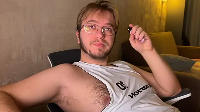 Snapshot of kiopiggy chatting on November 9, 7:06 am kiopiggy online show from November 9, 7:06 am