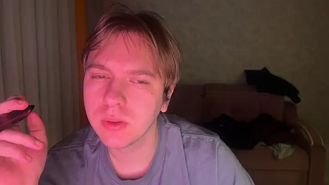 Snapshot of kiopiggy chatting on December 17, 3:23 am kiopiggy online show from December 17, 3:23 am