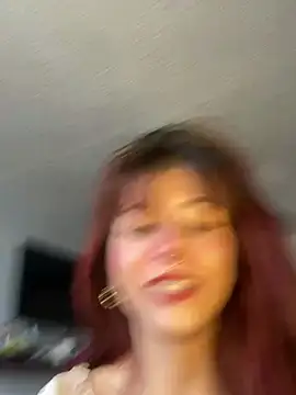 SuzzyyM online show from June 15, 9:17 pm