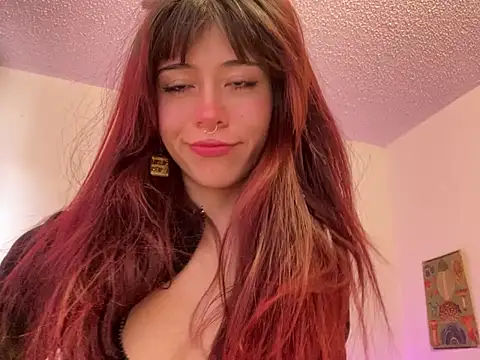 SuzzyyM online show from July 8, 9:41 pm