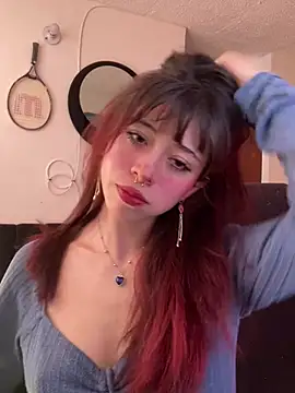 SuzzyyM online show from July 18, 9:51 pm