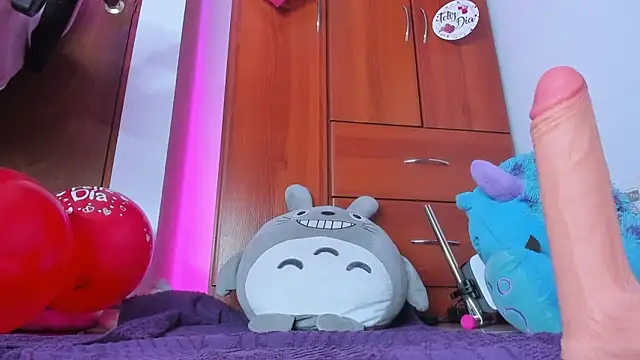 Snapshot of saralolo420 chatting on February 14, 4:04 am saralolo420 online show from February 14, 4:04 am