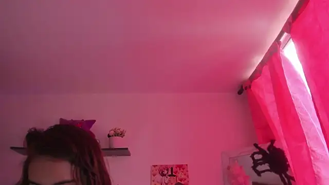 Snapshot of saralolo420 chatting on November 22, 5:56 pm saralolo420 online show from November 22, 5:56 pm