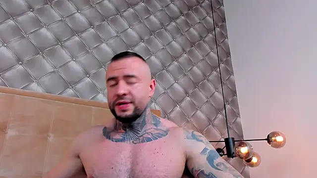 Snapshot of BruceDallas chatting on December 3, 9:45 pm BruceDallas online show from December 3, 9:45 pm