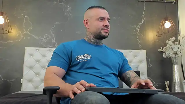 Snapshot of BruceDallas chatting on January 22, 2:59 am BruceDallas online show from January 22, 2:59 am