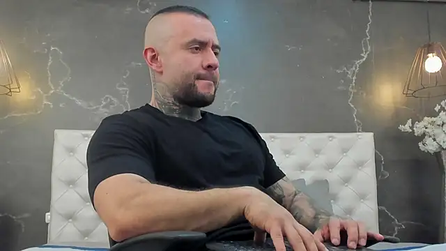 Snapshot of BruceDallas chatting on February 13, 12:35 am BruceDallas online show from February 13, 12:35 am