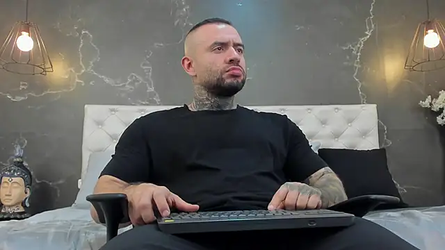 Snapshot of BruceDallas chatting on February 23, 5:01 am BruceDallas online show from February 23, 5:01 am