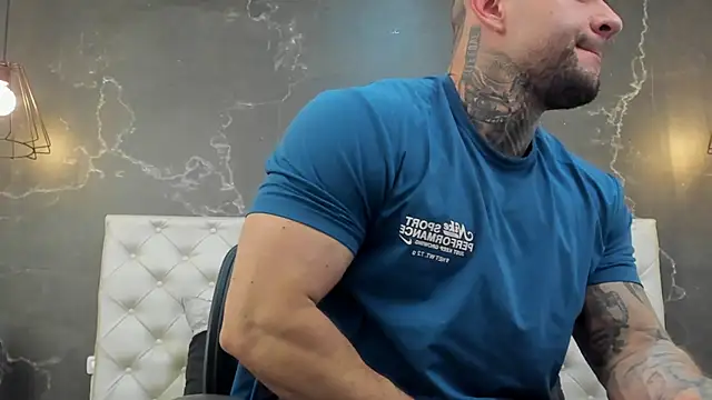 Snapshot of BruceDallas chatting on March 5, 3:29 am BruceDallas online show from March 5, 3:29 am