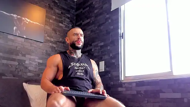 Snapshot of BruceDallas chatting on September 25, 2:10 pm BruceDallas online show from September 25, 2:10 pm