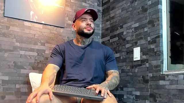 BruceDallas online show from February 20, 1:24 am