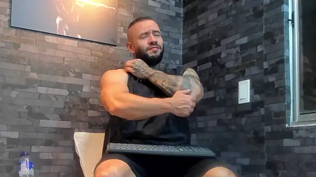 BruceDallas online show from April 19, 3:39 am