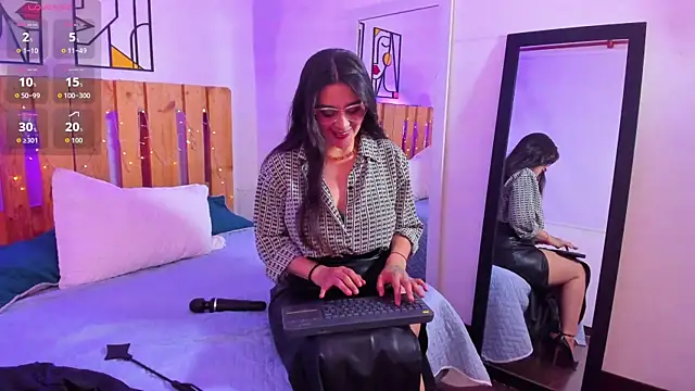 emily amaya online show from June 19, 8:12 pm