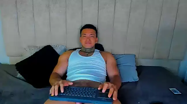 Snapshot of Stiven_collins chatting on December 31, 7:20 am Stiven collins online show from December 31, 7:20 am