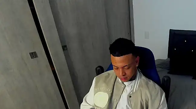 Snapshot of Stiven_collins chatting on January 19, 12:49 am Stiven collins online show from January 19, 12:49 am