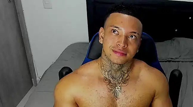 Snapshot of Stiven_collins chatting on January 20, 8:19 am Stiven collins online show from January 20, 8:19 am