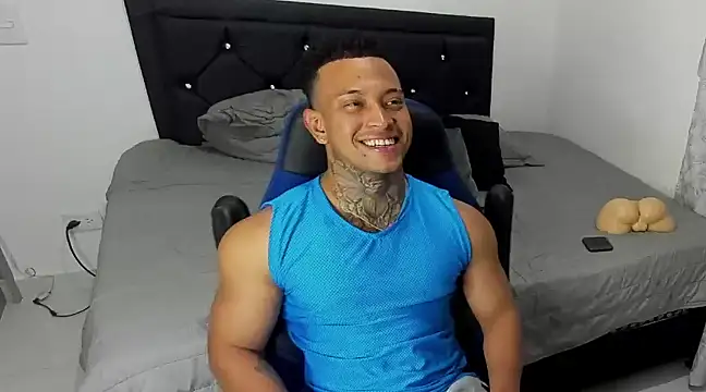 Snapshot of Stiven_collins chatting on January 21, 4:10 am Stiven collins online show from January 21, 4:10 am