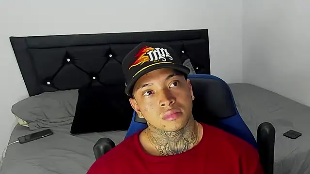 Snapshot of Stiven_collins chatting on January 28, 1:08 am Stiven collins online show from January 28, 1:08 am