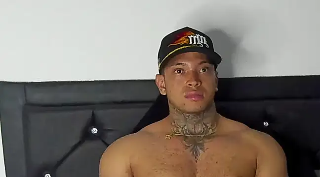 Snapshot of Stiven_collins chatting on January 28, 7:32 am Stiven collins online show from January 28, 7:32 am