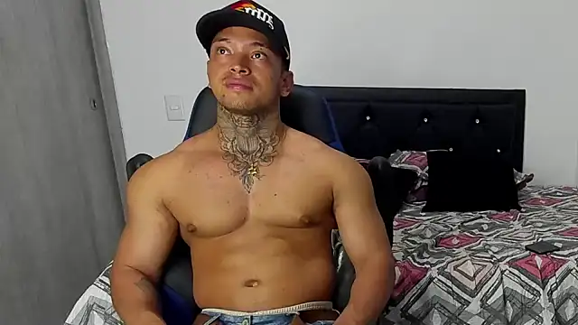 Snapshot of Stiven_collins chatting on February 1, 10:48 am Stiven collins online show from February 1, 10:48 am