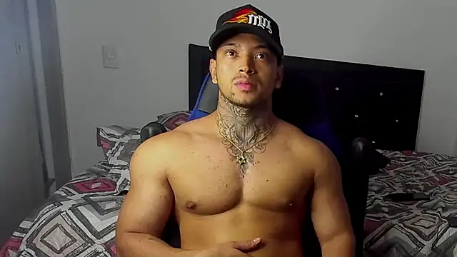 Snapshot of Stiven_collins chatting on February 6, 5:35 am Stiven collins online show from February 6, 5:35 am