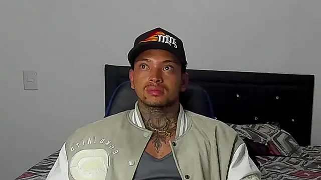 Snapshot of Stiven_collins chatting on February 8, 8:31 am Stiven collins online show from February 8, 8:31 am