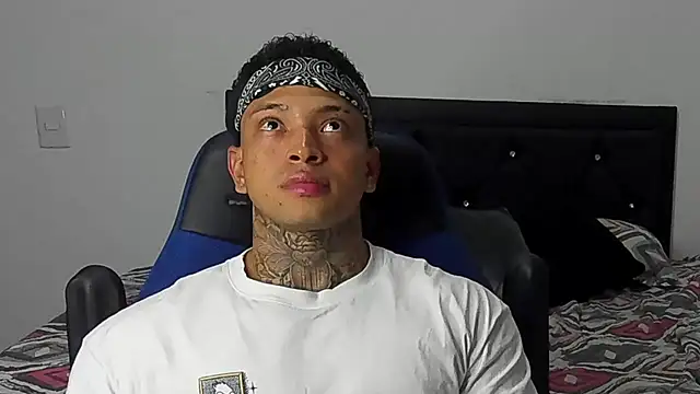 Snapshot of Stiven_collins chatting on February 11, 5:26 am Stiven collins online show from February 11, 5:26 am