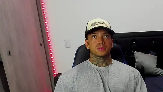 Snapshot of Stiven_collins chatting on February 25, 1:09 am Stiven collins online show from February 25, 1:09 am