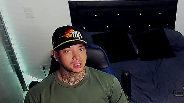 Snapshot of Stiven_collins chatting on February 27, 6:29 am Stiven collins online show from February 27, 6:29 am