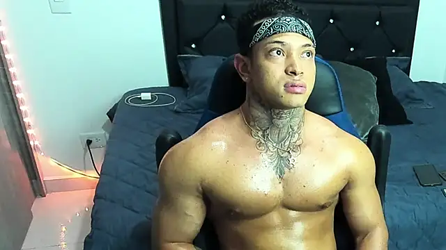 Snapshot of Stiven_collins chatting on February 28, 7:15 am Stiven collins online show from February 28, 7:15 am