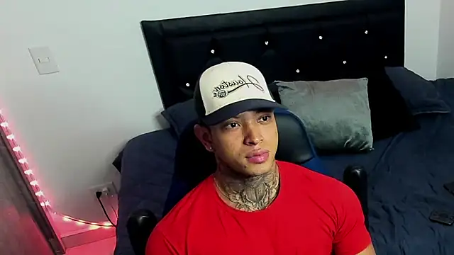 Snapshot of Stiven_collins chatting on March 1, 5:52 am Stiven collins online show from March 1, 5:52 am