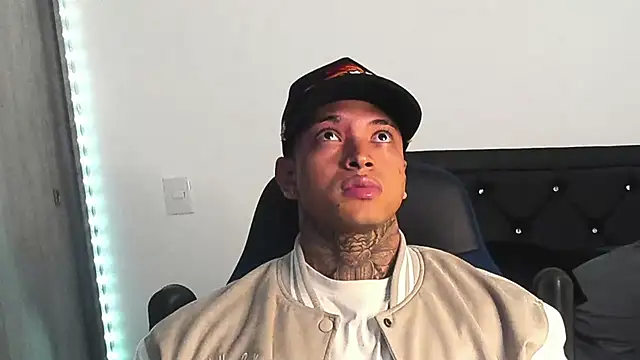 Snapshot of Stiven_collins chatting on March 12, 7:13 am Stiven collins online show from March 12, 7:13 am