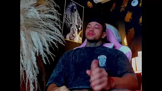 Snapshot of Stiven_collins chatting on September 13, 8:58 am Stiven collins online show from September 13, 8:58 am