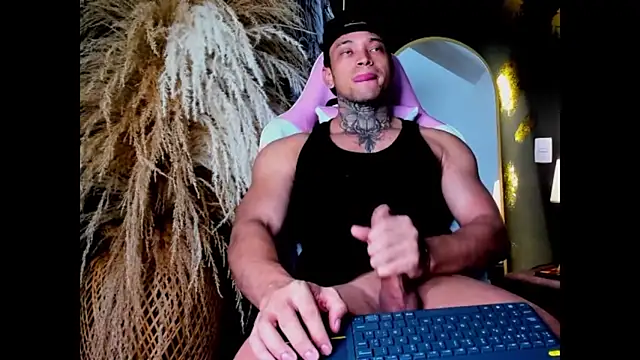 Snapshot of Stiven_collins chatting on September 21, 9:33 am Stiven collins online show from September 21, 9:33 am