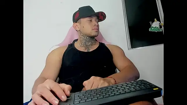 Snapshot of Stiven_collins chatting on October 9, 9:51 am Stiven collins online show from October 9, 9:51 am