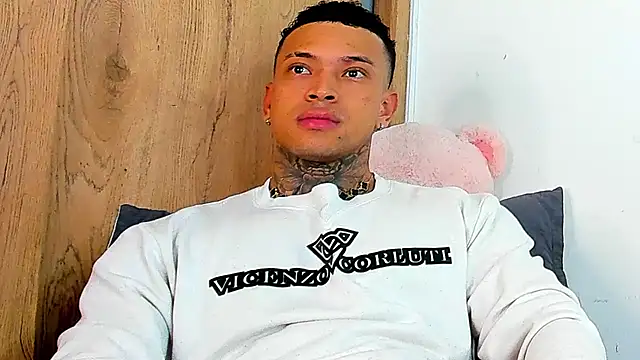 Snapshot of Stiven_collins chatting on November 20, 9:42 am Stiven collins online show from November 20, 9:42 am