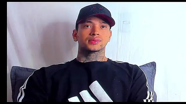 Snapshot of Stiven_collins chatting on December 16, 3:50 pm Stiven collins online show from December 16, 3:50 pm