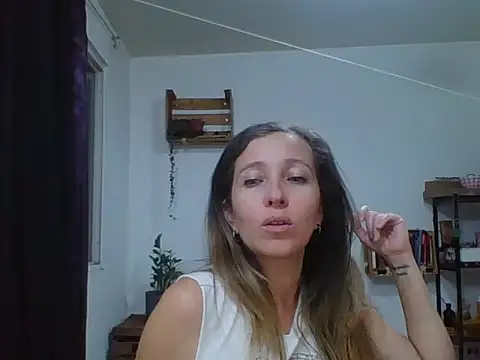 Snapshot of charlott_ponce chatting on January 10, 5:31 am charlott ponce online show from January 10, 5:31 am