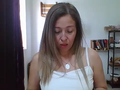Snapshot of charlott_ponce chatting on April 1, 7:22 pm charlott ponce online show from April 1, 7:22 pm
